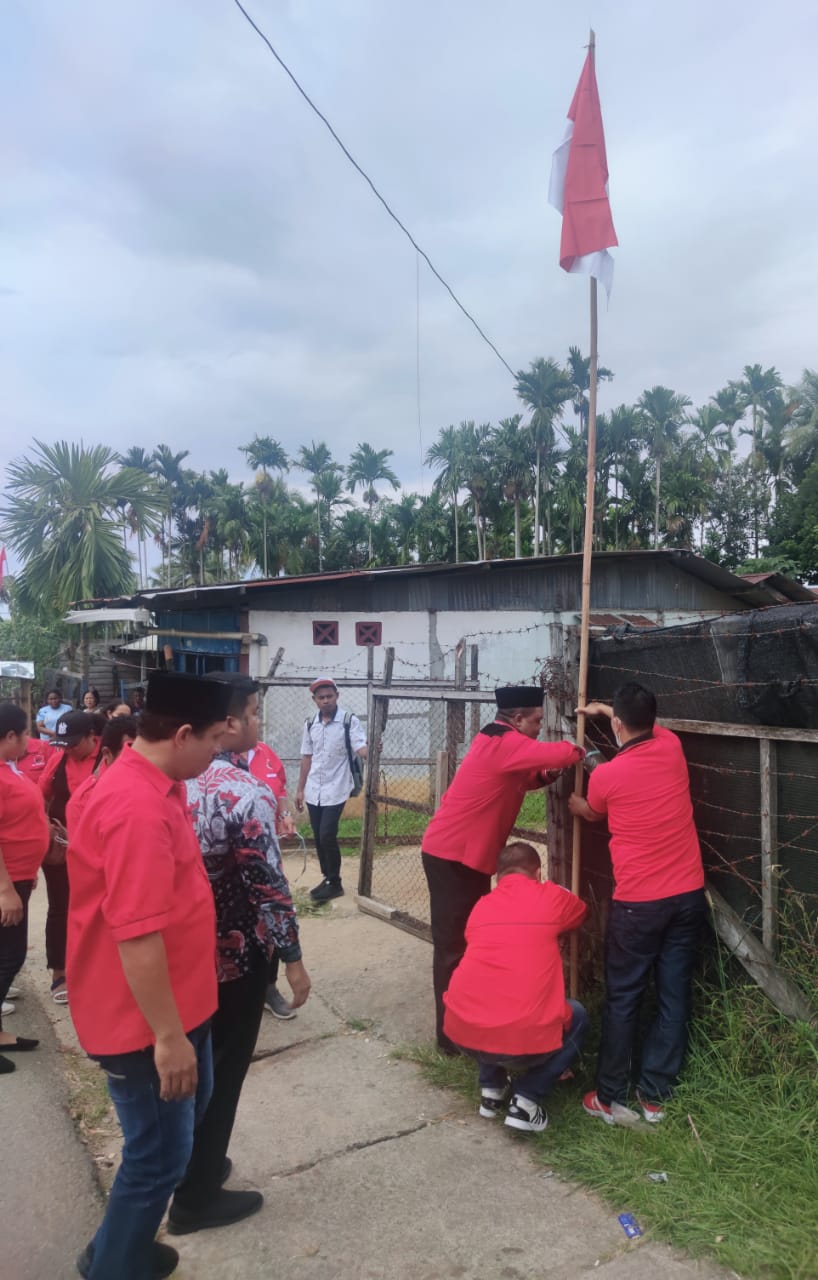 Seribu Bendera Merah Putih Dari DPC PDI Perjuangan Manokwari Untuk