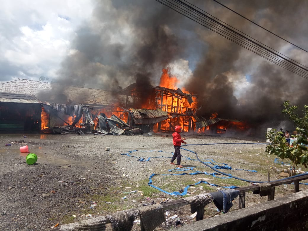 Kebakaran di pasar rakyat kampung Aimasi SP 3, Distrik Prafi, Manokwari. (Foto:SM3)