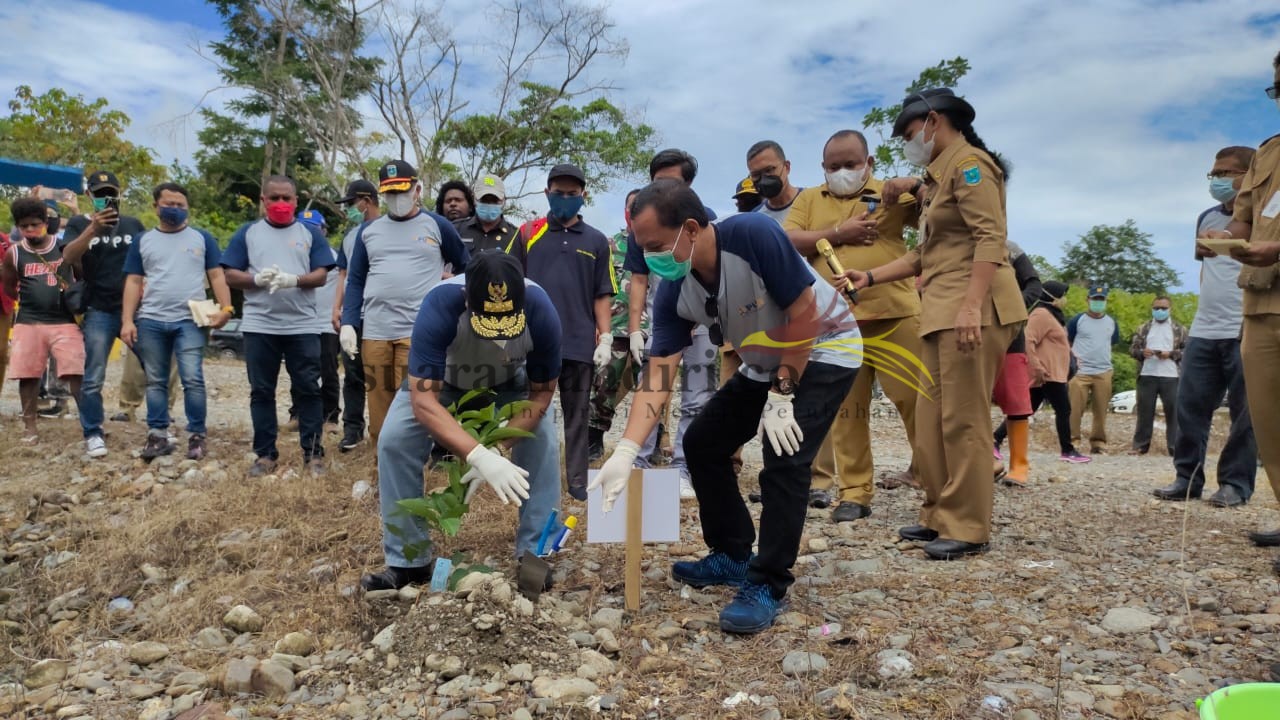 Gubernur Papua Barat Dominggus Mandacan