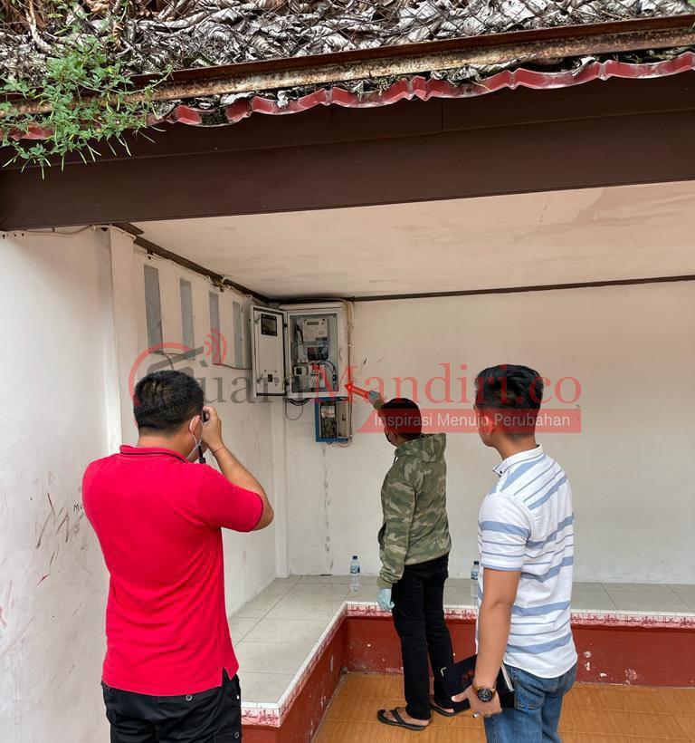 petugas PLN
