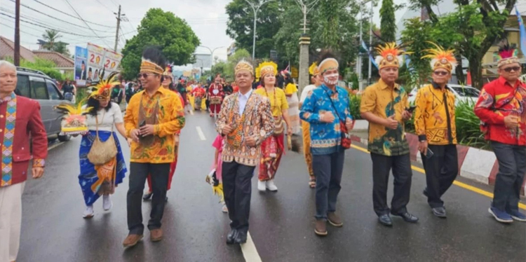 Disambut Meriah Peserta 110 Tahun IMT, Devile Papua Barat Tampilkan ...